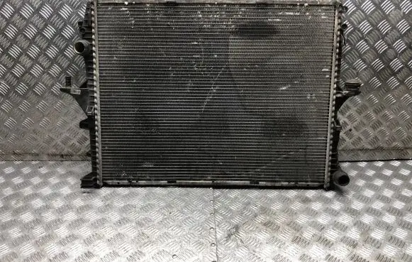 Audi Q7 4L Coolant radiator 7L0121253A