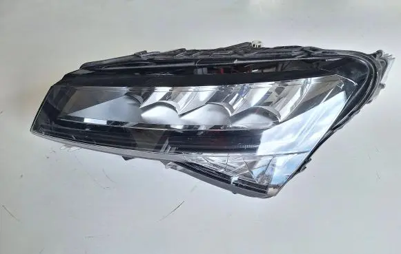 Skoda Superb B8 (3V) Headlight/headlamp 3V1941015C 18122020 MDE9224281