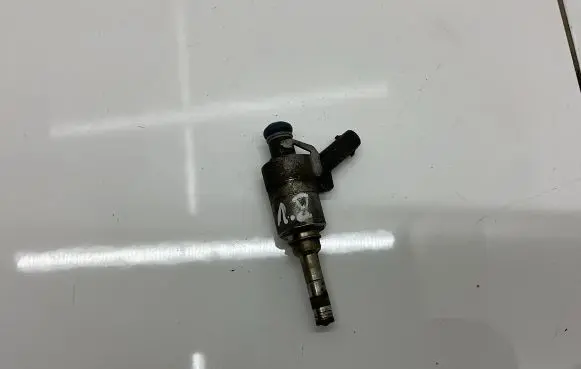 Audi A3 S3 8P Fuel injector 06H906036F