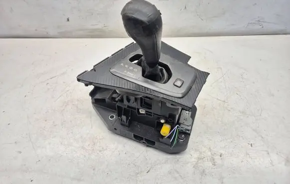 Volvo XC70 Gear shifter/selector P08636191