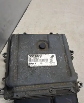 Volvo V50 Engine control unit/module 30729826A 1039S10667 0281012103