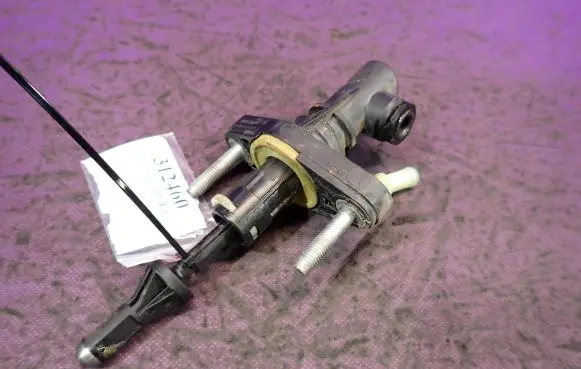 Toyota Yaris Clutch slave cylinder 31420-0D100-D2