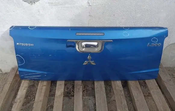 Mitsubishi L200 Tailgate/trunk/boot lid