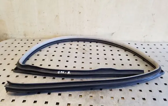 Mitsubishi Pajero Rear door rubber seal (on body) 
