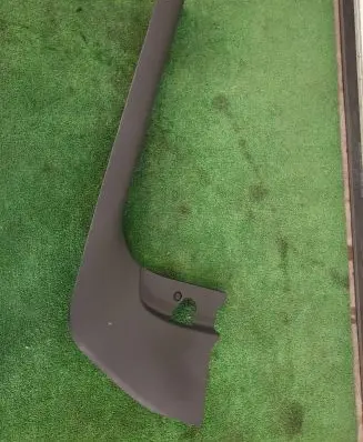 Foot area side trim