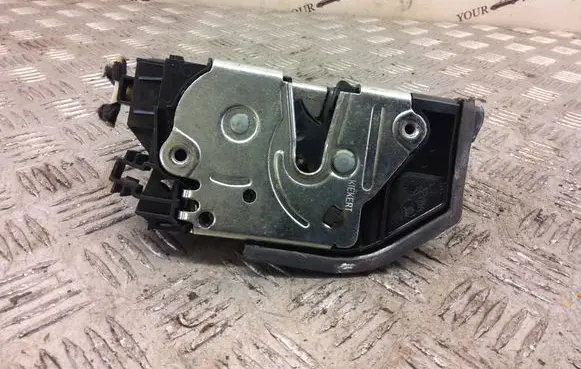 BMW 2 F22 F23 Front door lock 7202150