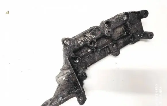 Volvo S60 Engine mounting bracket