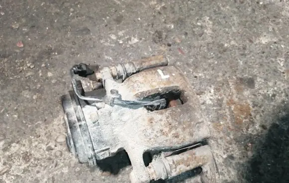 Rear brake caliper