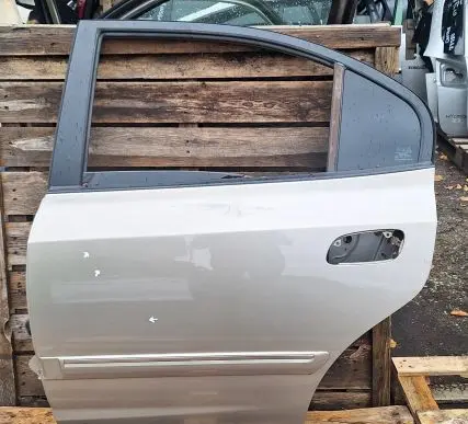 Hyundai Elantra Rear door