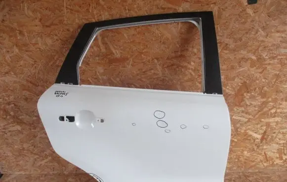 Suzuki Baleno IV Rear door