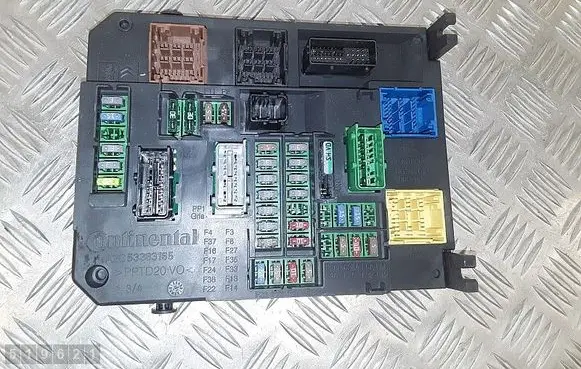 Citroen C4 II Fuse module 9665547480
