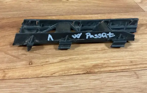Volkswagen PASSAT B6 Front bumper mounting bracket 3C0807183
