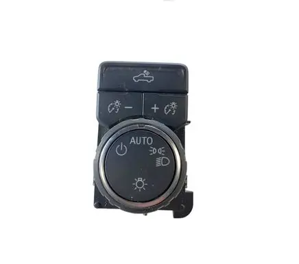 Chevrolet Silverado Light switch 84526541
