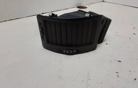 Skoda Octavia Mk2 (1Z) Dash center air vent grill 0211688 1Z0819701