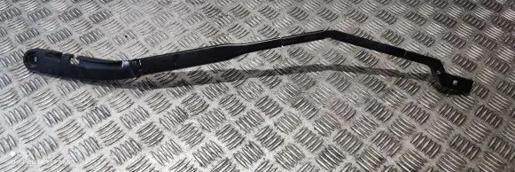 Volvo XC60 Front wiper blade arm W000082546