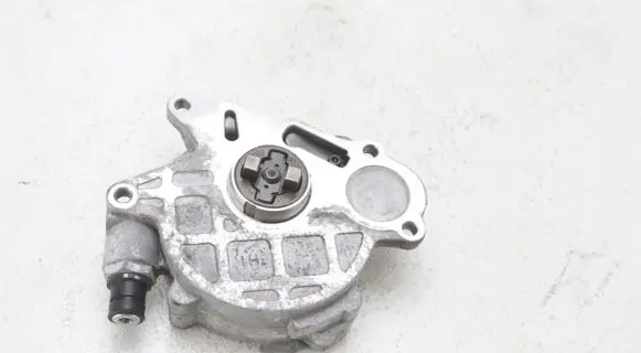 Volkswagen Tiguan Vacuum pump 03L145100F 03L145100