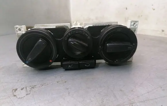 Volkswagen Golf IV Climate control unit 1J0820045F