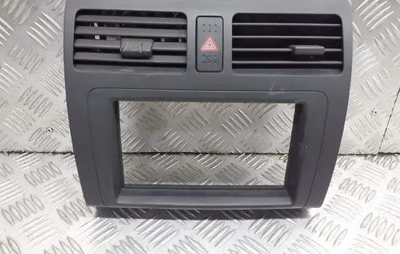 Suzuki Swift I Radio/GPS head unit trim 361062J00