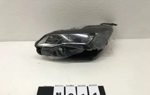 Peugeot 3008 II Headlight/headlamp 9851314980