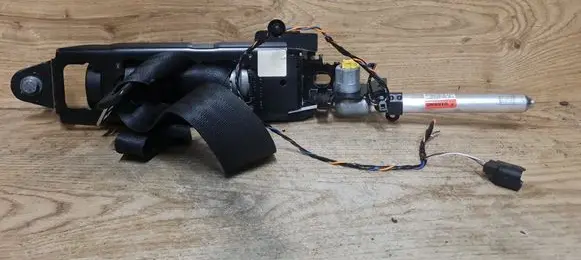 Volvo C30 Front seatbelt 1287476