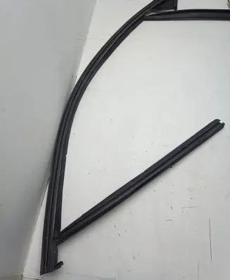 Volvo XC90 Rubber seal front door window/glass 31841450
