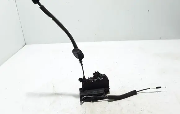 Renault Twingo III Rear door lock 825033289R