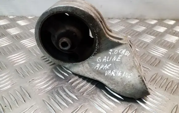 Engine mount bracket