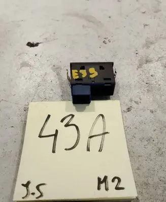 BMW 5 E39 Tailgate opening switch 61318365579