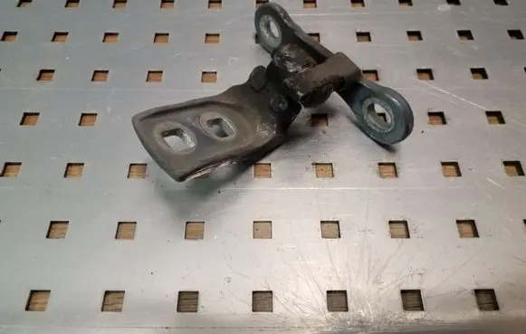 Opel Vectra C Front door lower hinge 