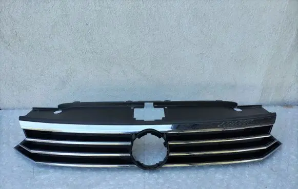 Volkswagen PASSAT B8 Front bumper upper radiator grill 3G0853651A