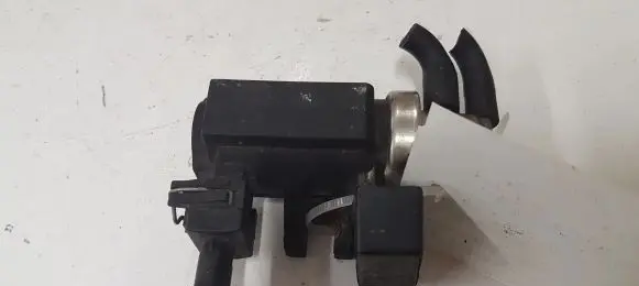 Volvo XC90 Turbo solenoid valve 72190329 90637251