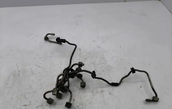 Fuel injector supply line/pipe