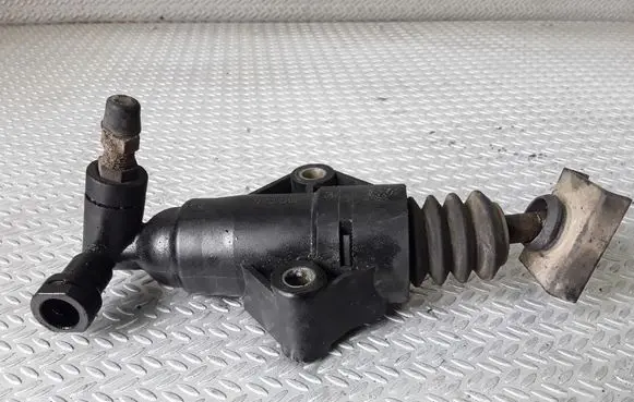 Volkswagen Golf IV Clutch slave cylinder 1J0721261F