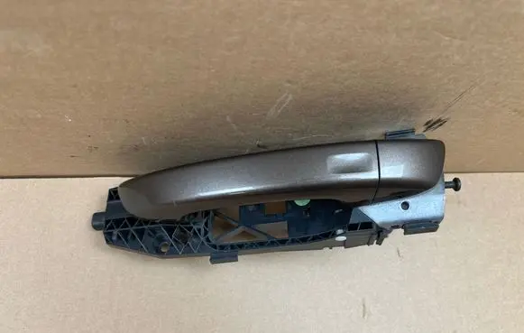 Volkswagen Touareg II Front door exterior handle 7P6837885