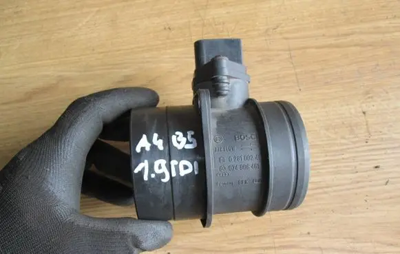 Audi A4 S4 B5 8D Mass air flow meter 0281002461 074906461B