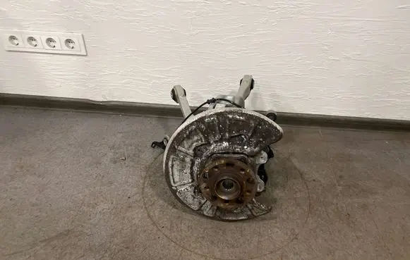 Mercedes-Benz GLC AMG Rear wheel hub spindle/knuckle A2053529900 A2053520001 A2533330600