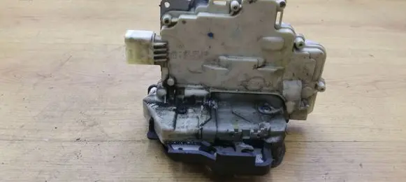 Audi A3 S3 8P Front door lock 4F2837015