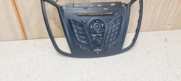 Head unit multimedia control