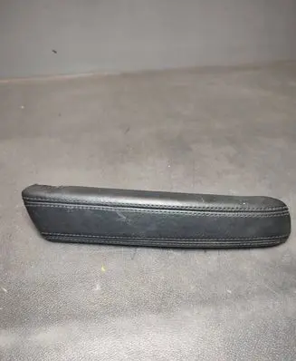 Audi Q7 4L Front door interior handle trim P0110565