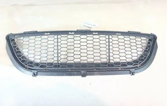 BMW 3 E90 E91 Front bumper lower grill 8047365
