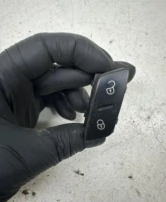 Volkswagen Golf VI Central locking switch button 1K0962125B