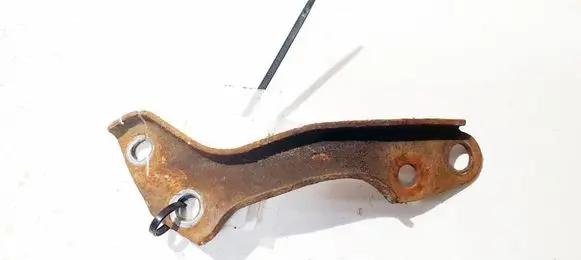 Subaru Legacy Engine mounting bracket
