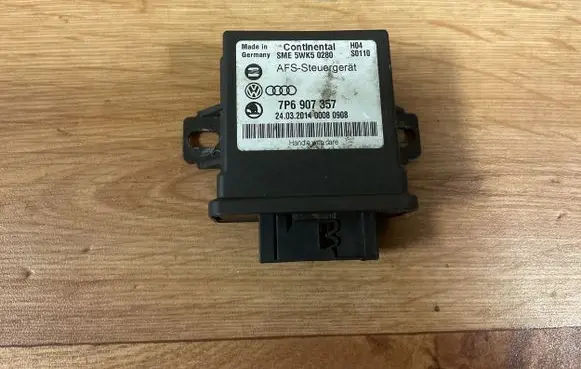 Volkswagen Touareg II Light module LCM 7P6907357 5WK50280
