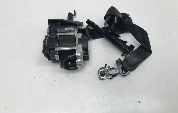 Volvo V60 Front seatbelt 640115600 32131279