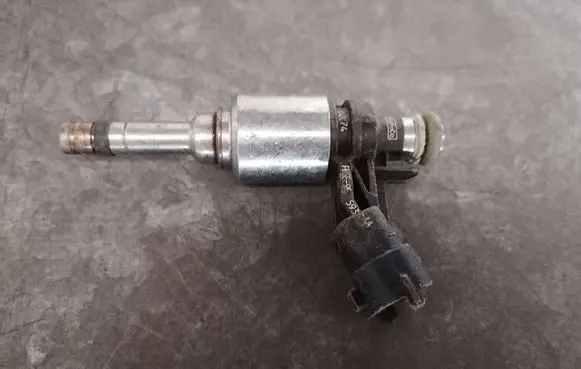 Ford Mustang VI Fuel injector 0261500226-T