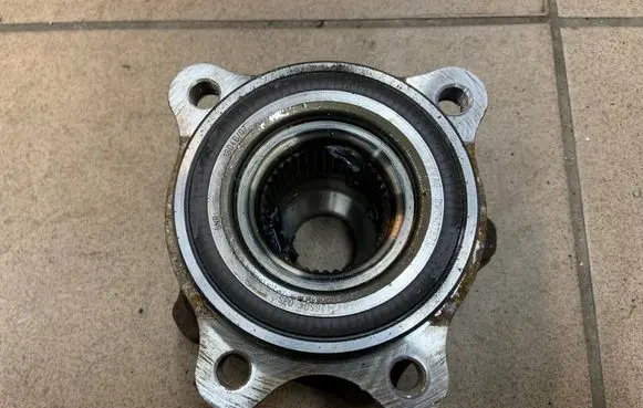 Audi Q7 4M Front wheel hub 8W0407625L 8W0407613B