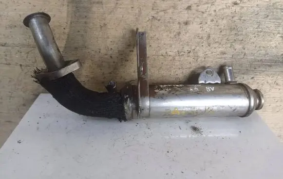 Opel Zafira B EGR valve cooler 55203716