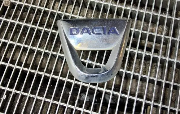 Dacia Sandero Manufacturer badge logo/emblem 908894079R