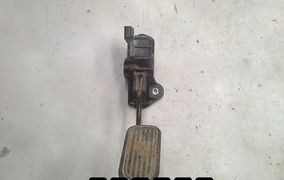 Toyota Hilux (AN10, AN20, AN30) Accelerator throttle pedal 78120-OKO10