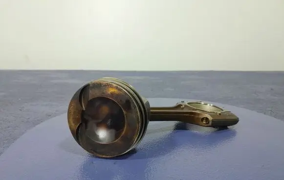 Volkswagen PASSAT B8 Piston 06LN